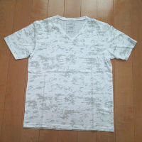 エムケーオムのムラ染めVネックTシャツ2です。
