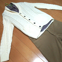 グリーンレーベルのMERCEWOOL ARAN SHAWL カーディガンの春コーデです。