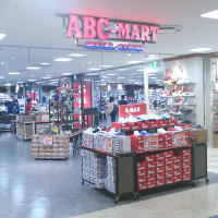 ABCマート コレット店です。
