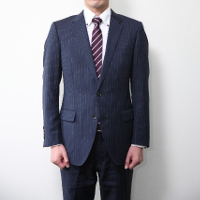 ネイビースーツです。
